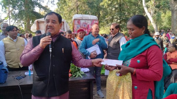 डॉ. हरक सिंह ने 167 लाभार्थियों को किये चैक वितरित