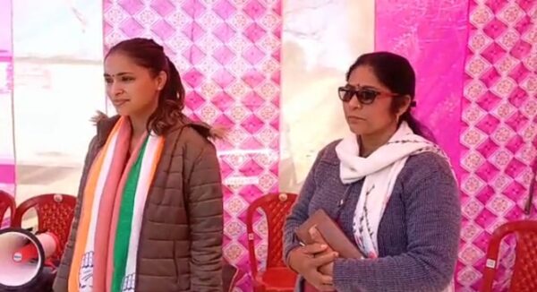 टकोलीखाल में अनुकृति ने मांगा समर्थन, बोली यहां की बेटी हूँ दर्द अच्छी तरह जानती हूँ