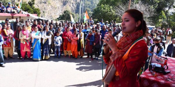 अनुकृति को मिल रहा अपार जन समर्थन