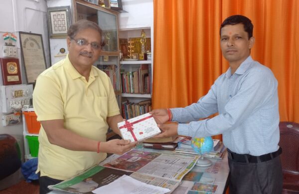 101 वर्ष पुराना पोस्टकार्ड संग्रह के लिए योगेंद्र हुए सम्मानित, रोटरी क्लब के पूर्व अध्यक्ष हैं योगेंद्र प्रकाश गिलड़ा