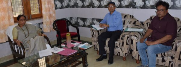 सफाई, कूड़ा निस्तारण व ट्रेचिंग ग्राउंड को लेकर स्पीकर ने की नगर निगम अधिकारियों से चर्चा