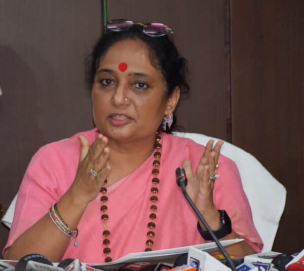 डैमेज कंट्रोल- उत्तराखंड विधानसभा सचिव को भेजा गया छुट्टी