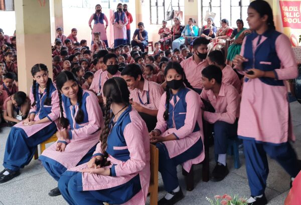विद्यार्थियों ने शिक्षक बनकर मनाया शिक्षक दिवस