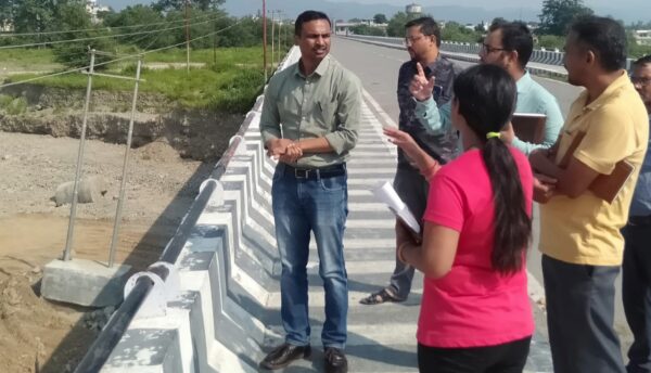 पीडब्ल्यूडी सुखरो पुल की मरम्मत के लिए जल्द करे डीपीआर तैयार- डीएम