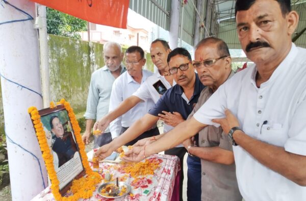 स्व.धीरेन्द्र सिंह चौहान की याद में हुआ शोक सभा का आयोजन