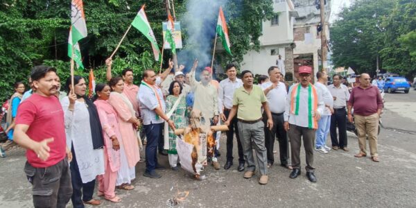 अंकिता हत्याकांड के विरोध में कांग्रेस ने फूँका प्रदेश सरकार का पुतला