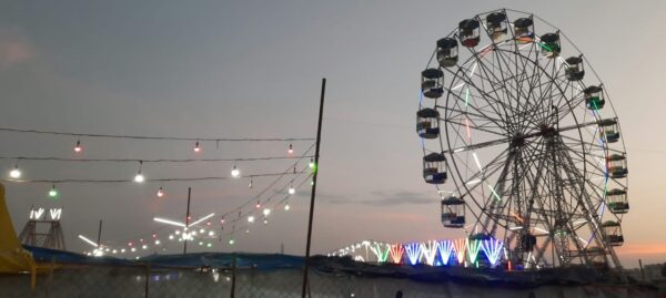 दशहरा मैदान में लगा मेला बन रहा है लोगों के आकर्षण का केंद्र, विभिन्न प्रकार के झूले कर रहें हैं आकर्षित