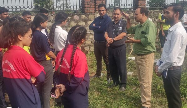 गांधी जयंती पर बीजीयू के एनएसएस स्वयं सेवकों ने चलाया स्वच्छता अभियान