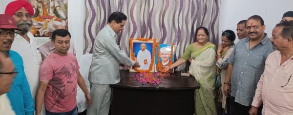 पूर्व कैबिनेट मंत्री सुरेंद्र सिंह नेगी ने गांधी व शास्त्री को दी श्रद्धांजलि