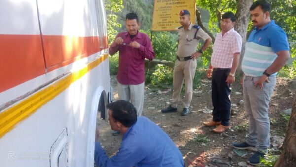 परिवाहन विभाग कोटद्वार ने किए 15 वाहनों के चालान