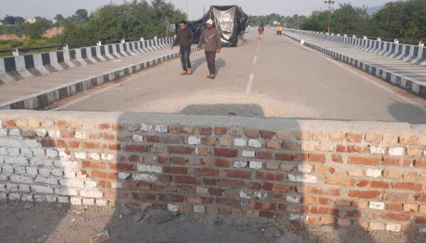 सुबह हल्के वाहनों के लिए पीडब्ल्यूडी नही खोल पाया सुखरो पुल, जनता के हाथ लगी मायूसी