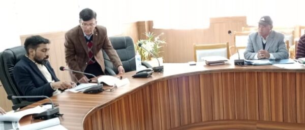 डीएम ने कराई पीएमजीएसवाई से 03 सड़के लोनिवि को स्थानान्तरित
