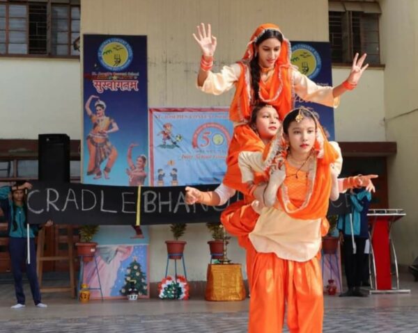 बंगाल इंजीनियरिंग ग्रुप (बीईजी) के 220 वें स्थापना दिवस पर, क्रेडल पब्लिक स्कूल के छात्र -छात्राओं ने प्रस्तुत किये रंगारंग कार्यक्रम