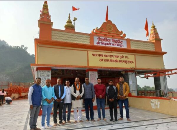 भाजपा के नवनियुक्त जिलाध्यक्ष वीरेंद्र सिंह रावत ने लिया सिद्धबली बाबा का आशीर्वाद