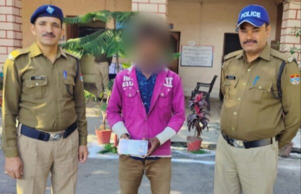 सार्वजनिक स्थान पर सट्टा लगाते हुए एक अभियुक्त गिरफ्तार