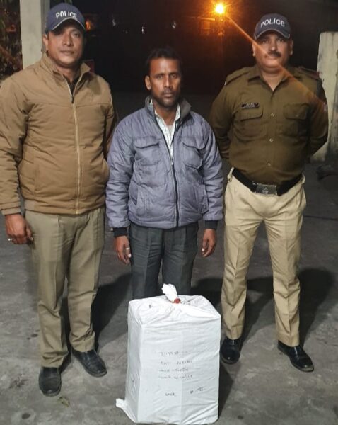 कोटद्वार पुलिस ने 4 पेटी, 07 बोतल अवैध शराब के साथ 03 नशा तस्करों को किया गिरफ्तार