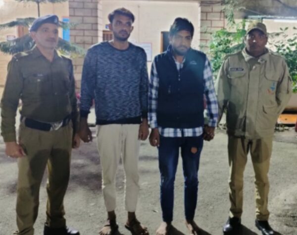 चाकू व तमंचो के साथ 2 गिरफ्तार