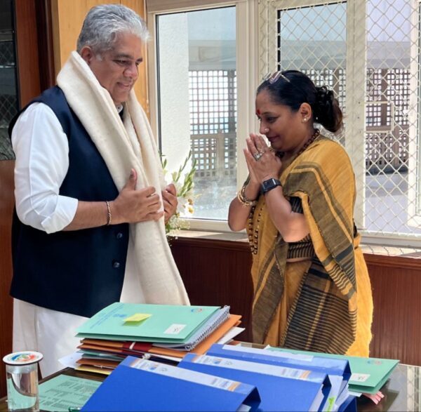 विधानसभा अध्यक्ष ने लालढांग चिल्लरखाल मोटर मार्ग के निर्माण हेतु केंद्रीय वन मंत्री से की भेंट