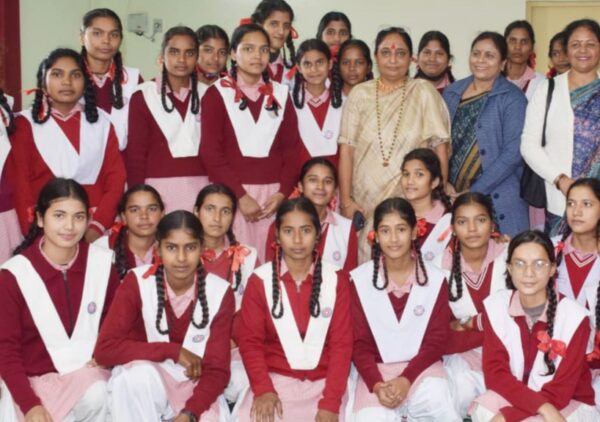 आर्य कन्या इंटर कॉलेज कोटद्वार की 34 छात्राओं ने देखी विधानसभा की कार्यवाही