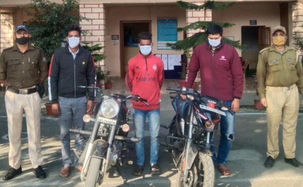 झंडाचौक में शराब पीकर पटाखों की आवाज़ वाली गाड़ी चलाना युवकों पर पड़ा भारी, हवालात में बितानी पड़ी रात