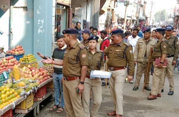 अतिक्रमण मुक्त कोटद्वार बनाने के लिए पुलिस ने काटे 32 दुकानदारों के 8,250 रुपये के चालान