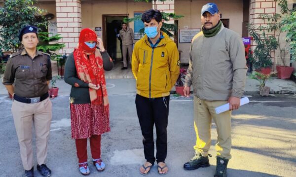 कोटद्वार नगर निगम में 24 लाख की धोखाधड़ी करने वाले पार्षद व महिला ठेकेदार गिरफ्तार, साजिशकर्ता लेखाकार पंकज फरार