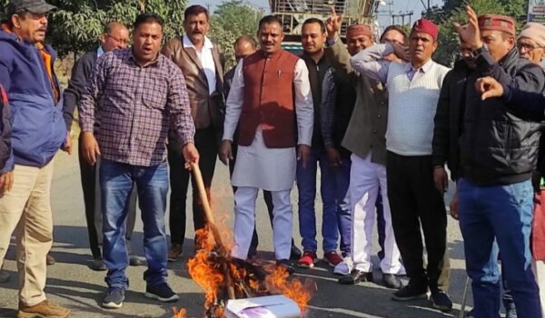 प्रधानमंत्री पर अमर्यादित टिप्पणी करने वाले पाकिस्तानी विदेश मंत्री का भाजपा ने फूँका पुतला