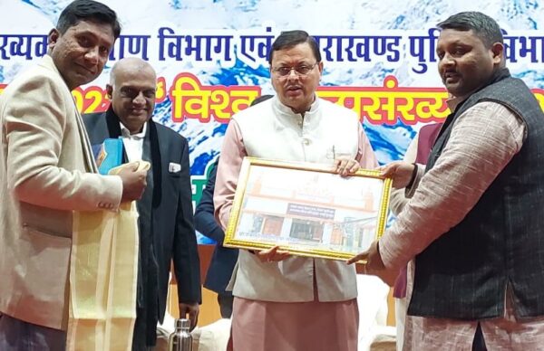 अल्पांख्यक अधिकार दिवस पर मुख्यमंत्री पुष्कर सिंह धामी ने प्रोजेक्ट हेल्प इंडिया के निदेशक अमित शमूएल को किया सम्मानित