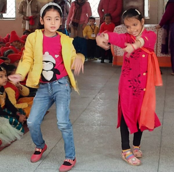 क्रेडल के विद्यार्थियों ने रंगारंग कार्यक्रमों से किया नववर्ष आगमन का स्वागत