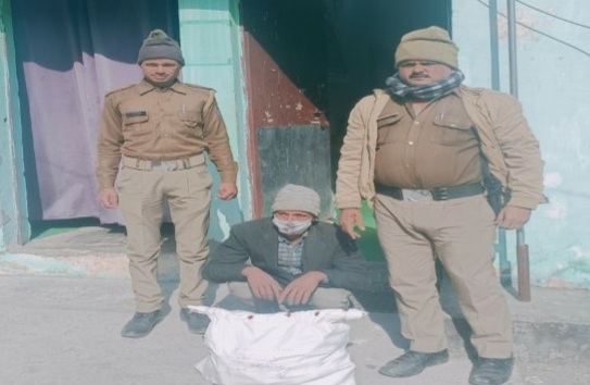 75 पव्वे अवैध अंग्रेजी शराब के साथ 1 गिरफ्तार
