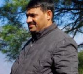 आबकारी निरीक्षक चौहान पर दुगड्डा के मैनेजर संजय ने लगाए जबरदस्ती दुकान से बोतल लेने के आरोप