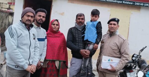 बिछड़े बालक को पौड़ी पुलिस ने सकुशल किया परिजनों के सुपुर्द