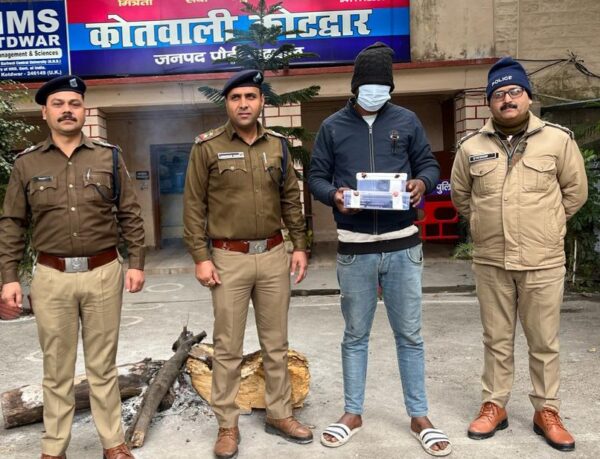 1 लाख कीमत के 7 मोबाइल व एक सीसीटीवी कैमरा चोरी करने वाला गिरफ्तार