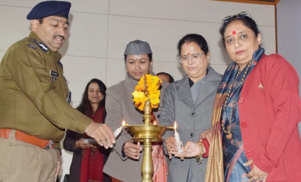 विधानसभा अध्यक्ष ने महिला आयोग के सेमिनार में किया प्रतिभाग