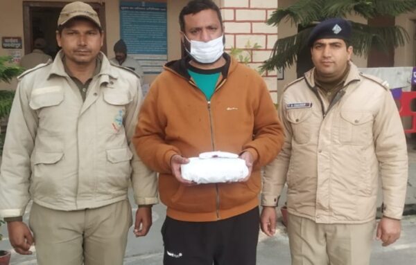 2 लाख रूपये कीमत की 1 किलो 50 ग्राम अवैध चरस के साथ भूतपूर्व सैनिक  गिरफ्तार