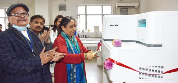 बेस अस्पताल में हुआ टयूमर मार्कर मशीन का उद्घाटन