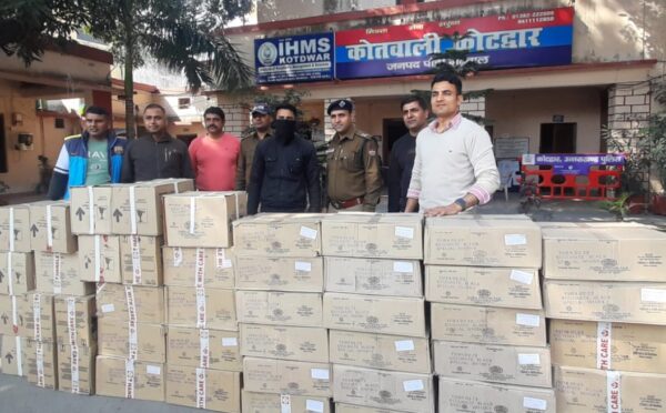 साढ़े चार लाख रुपये कीमत की 45 पेटी अवैध शराब के साथ एक गिरफ्तार