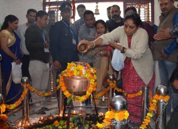महाशिवरात्रि पर विधानसभा अध्यक्ष ने अपने विधानसभा क्षेत्र कोटद्वार में किया जलाभिषेक