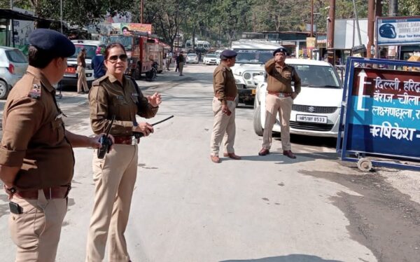 महाशिवरात्रि पर नीलकंठ महादेव में 3 लाख 20 हजार से अधिक लोगों ने किया जलाभिषेक, एसएसपी चौबे ने संभाला मोर्चा
