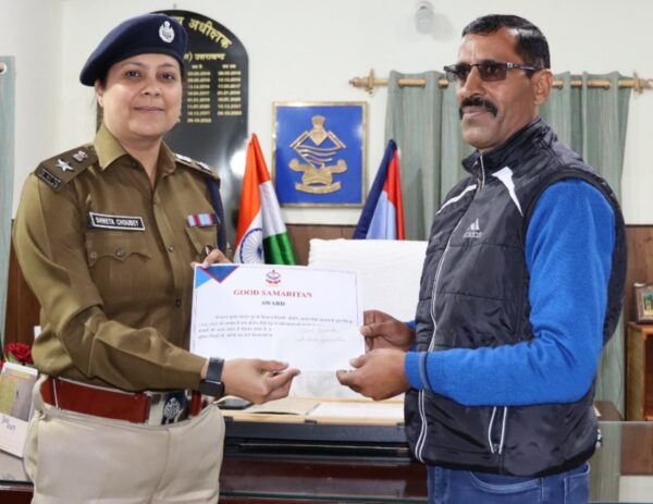 सड़क दुर्घटनाओं में दूसरों का जीवन बचाने वाले “GOOD SAMARITANS” हुए सम्मानित