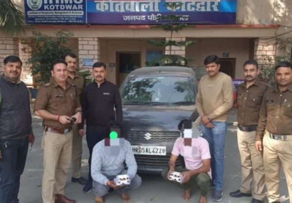 मदद के बहाने A.T.M बदलकर ठगी करने वाले दो अभियुक्त आये पौड़ी पुलिस की गिरफ्त में