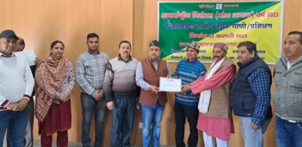 द्वारीखाल प्रमुख ने किया कृषक उन्नयन गोष्ठी का उद्घाटन