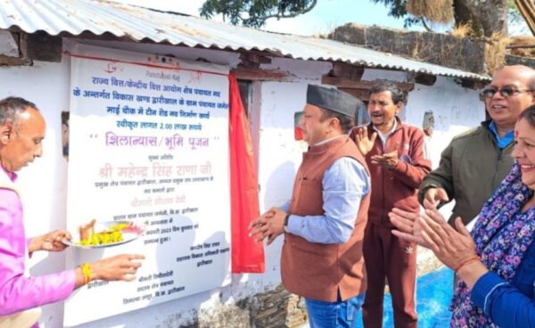 जमेली में द्वारीखाल प्रमुख महेन्द्र राणा ने किया टिन सेड़ निर्माण हेतु भूमि पूजन