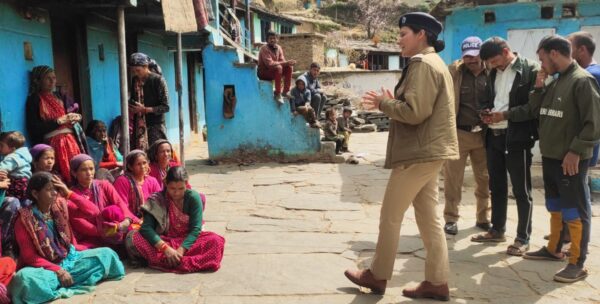 “महिला सशक्तिकरण व सुरक्षा सप्ताह” के तहत पौड़ी पुलिस ने ग्रामीण क्षेत्रों में चलाया जागरूकता अभियान