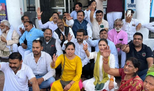 उत्‍तराखंड में कांग्रेस का सत्याग्रह, हरक सिंह रावत सहित कई कांग्रेसी गिरफ्तार