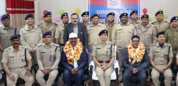 सेवानिवृत्त हुए पुलिस अधिकारियों को एसएसपी ने दी भावभीनी विदाई