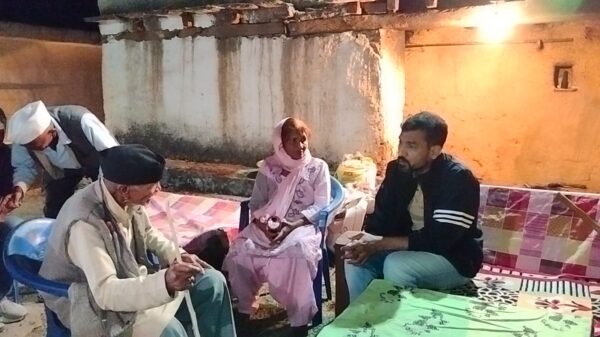 डीएम पौड़ी ने ग्राम डल्ला व सिमली के बाघ के हमले से प्रभावित परिवारों से की मुलाकात
