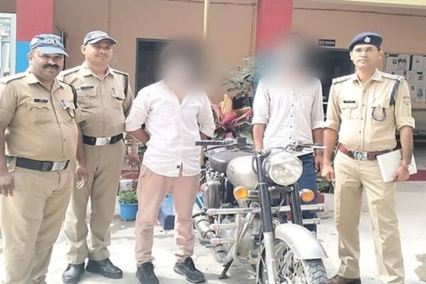 दो बुलेट चोर, बुलेट के साथ गिरफ्तार