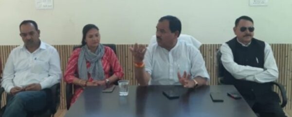 प्रदेश सरकार की लचर पैरवी के कारण नही बन पा रहा लालढांग- चिलरखाल मोटर मार्ग- हरक सिंह
