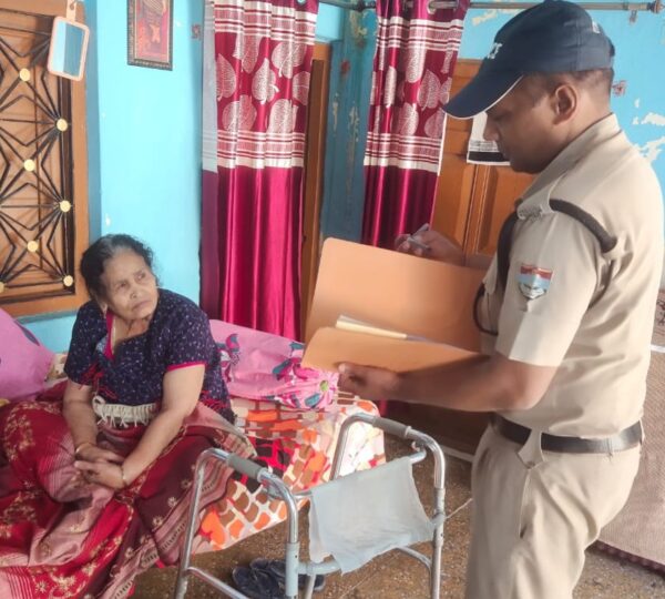 अकेले रहने वाले बुजुर्गों की ‘मददगार’ बन रही है पौड़ी पुलिस